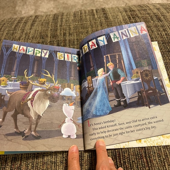 Two Disney Little Golden Frozen Books - Picture 4 of 5